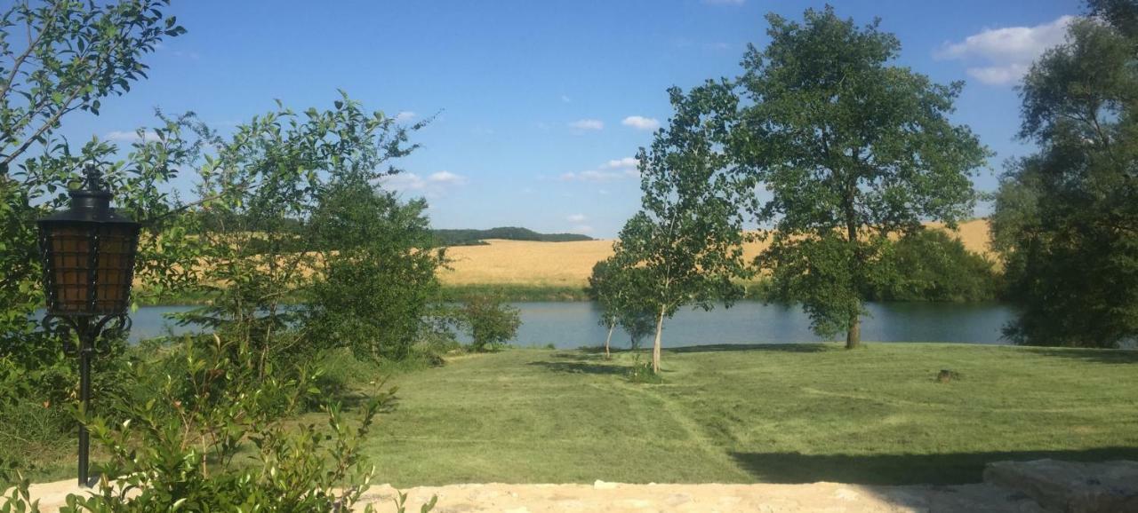 Gite Le Cezan Jegun Bagian luar foto