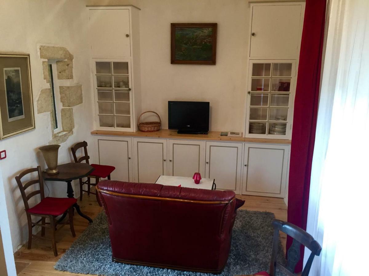 Gite Le Cezan Jegun Bagian luar foto